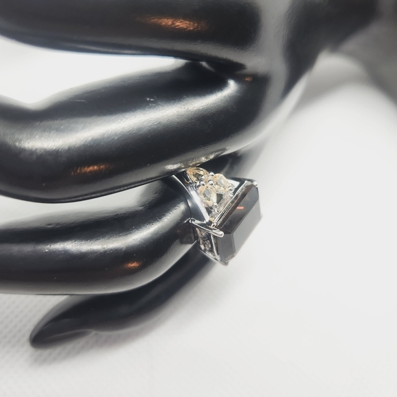 Ladies Ring - Picture 2 of 2